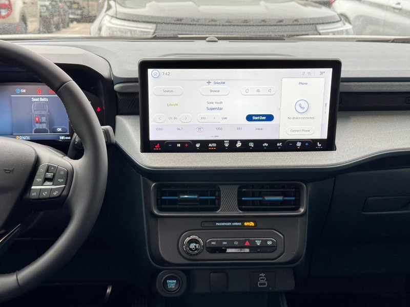 Ford Maverick Vehicle Image 15