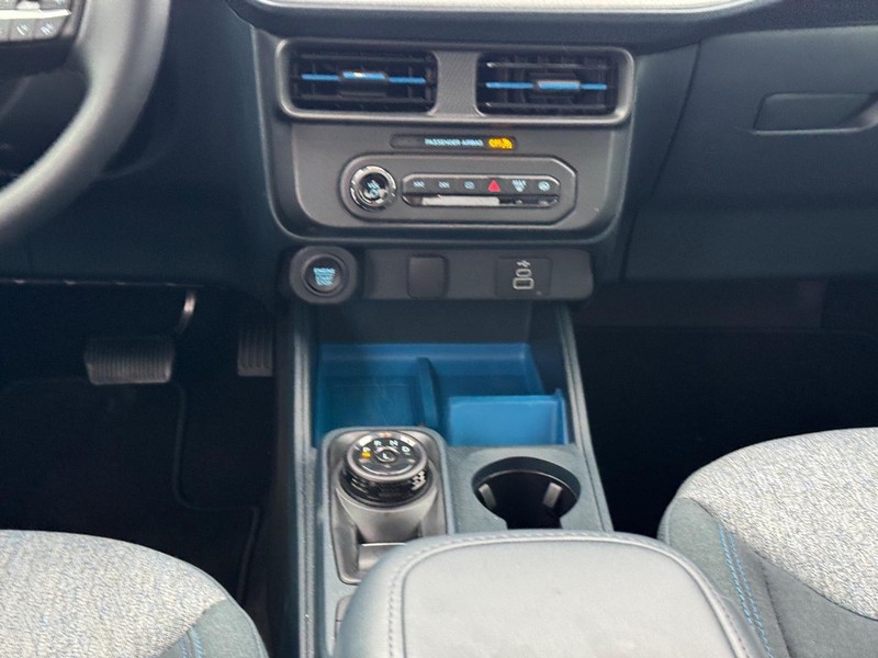 Ford Maverick Vehicle Image 16