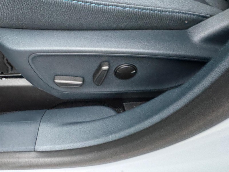 Ford Maverick Vehicle Image 17