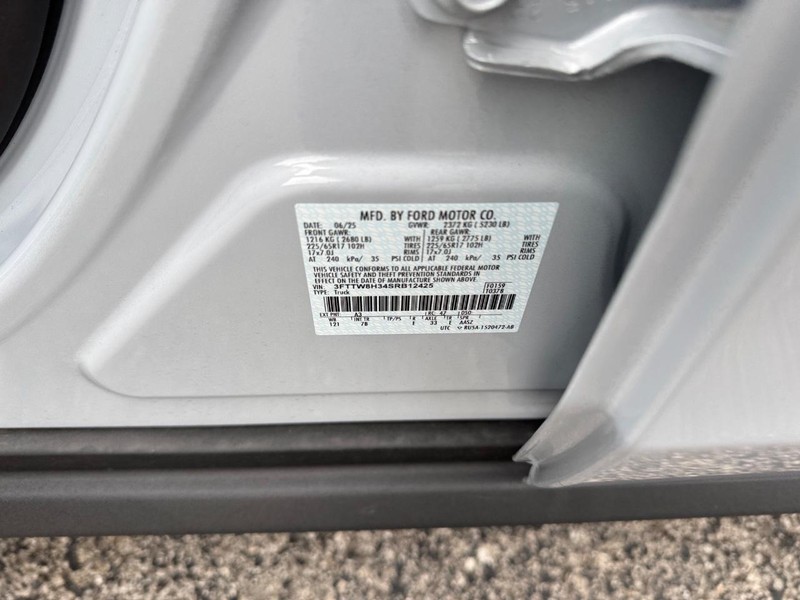 Ford Maverick Vehicle Image 24