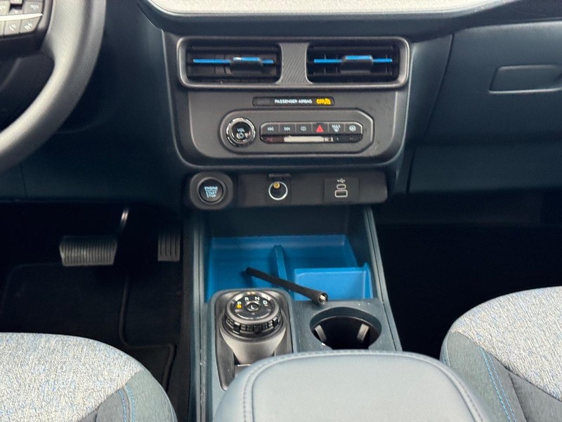 Ford Maverick Vehicle Image 16