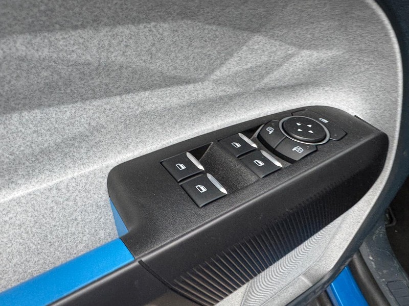 Ford Maverick Vehicle Image 18