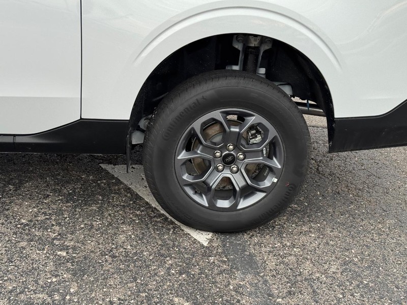 Ford Maverick Vehicle Image 11