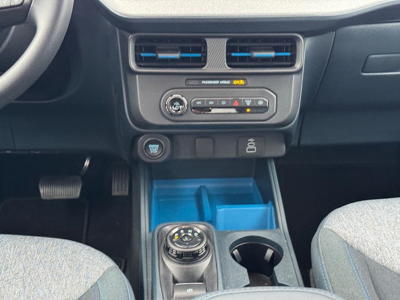 Ford Maverick Vehicle Image 16