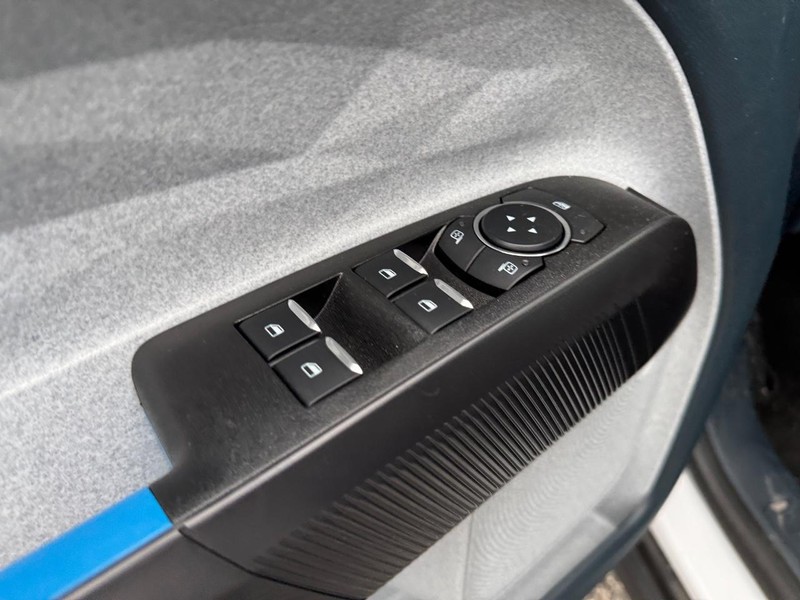 Ford Maverick Vehicle Image 18