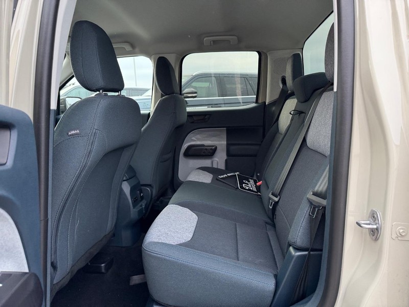 Ford Maverick Vehicle Image 12