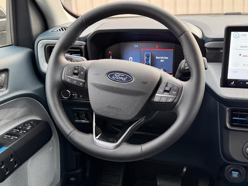 Ford Maverick Vehicle Image 14