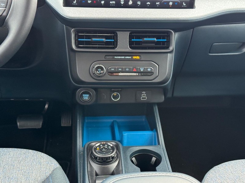 Ford Maverick Vehicle Image 16