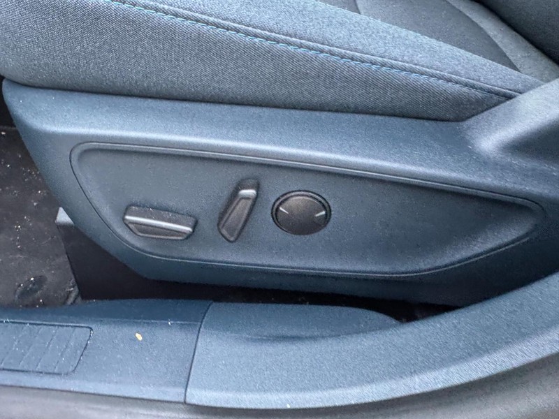 Ford Maverick Vehicle Image 17