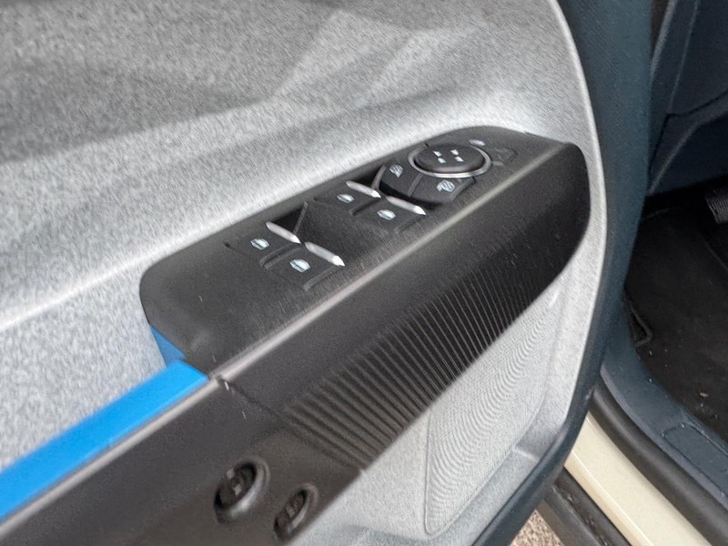 Ford Maverick Vehicle Image 18