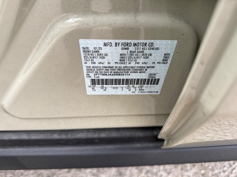 Ford Maverick Vehicle Image 24