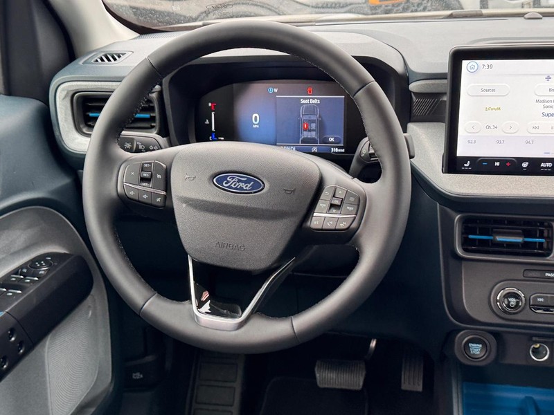 Ford Maverick Vehicle Image 14