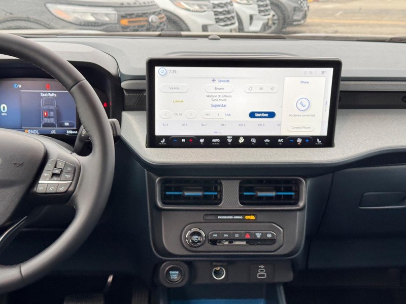 Ford Maverick Vehicle Image 15