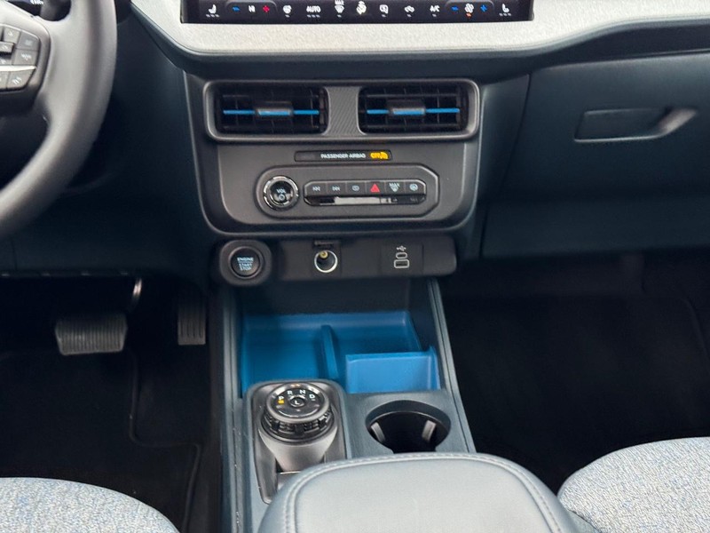 Ford Maverick Vehicle Image 16