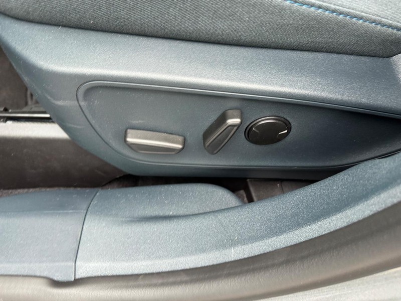 Ford Maverick Vehicle Image 17