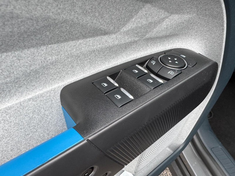 Ford Maverick Vehicle Image 18