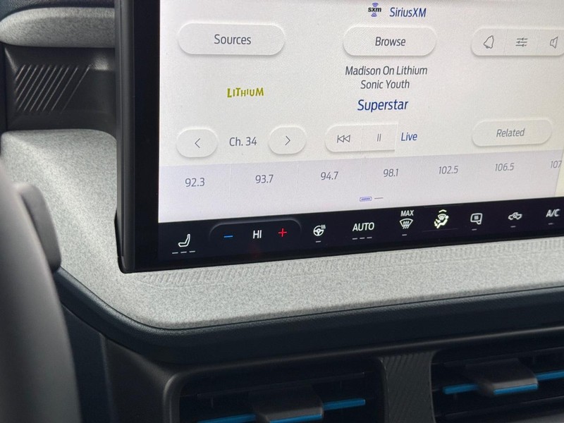 Ford Maverick Vehicle Image 22