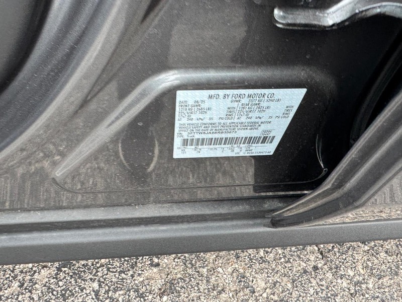 Ford Maverick Vehicle Image 24