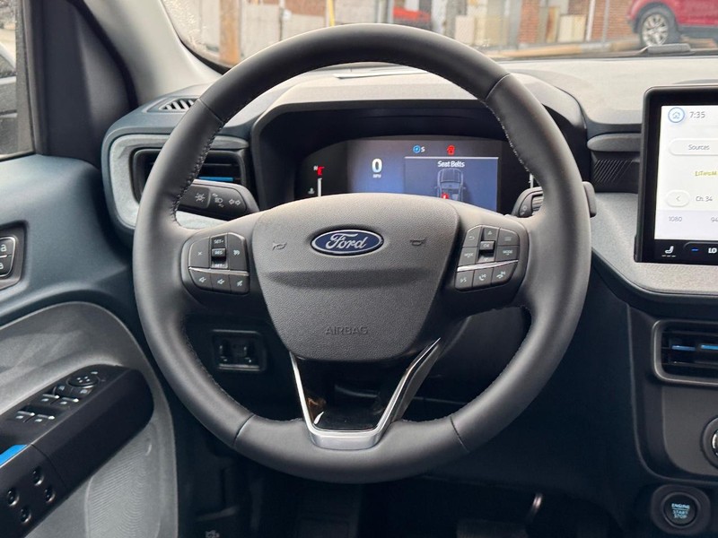 Ford Maverick Vehicle Image 14