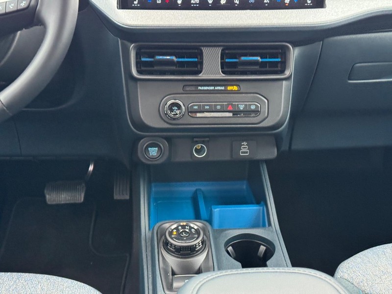 Ford Maverick Vehicle Image 16