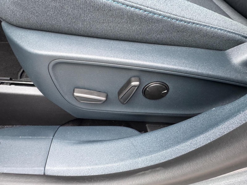 Ford Maverick Vehicle Image 17