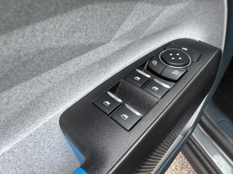 Ford Maverick Vehicle Image 18