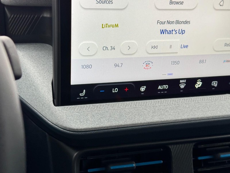 Ford Maverick Vehicle Image 22