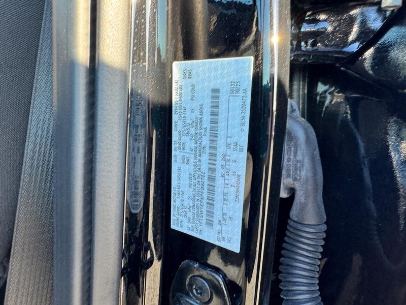 Ford F-150 Vehicle Full-screen Gallery Image 24