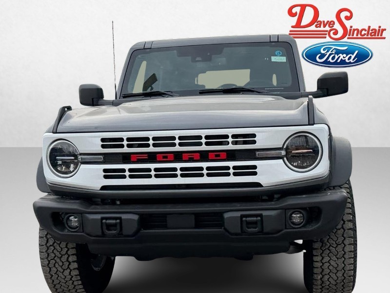 Ford Bronco Vehicle Full-screen Gallery Image 02