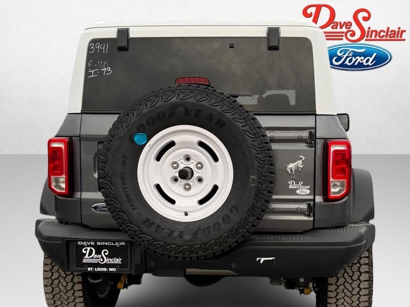 Ford Bronco Vehicle Full-screen Gallery Image 08