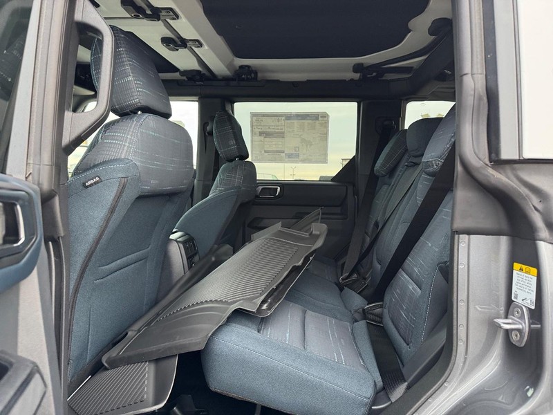 Ford Bronco Vehicle Full-screen Gallery Image 12