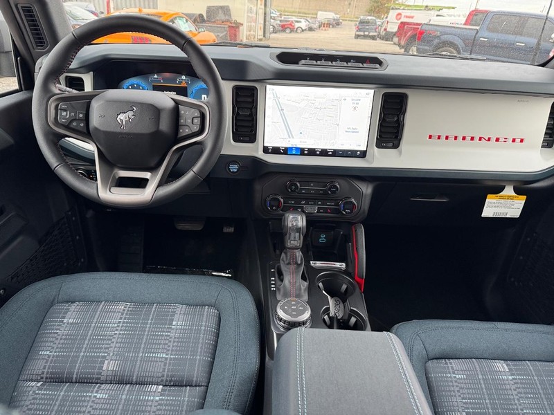 Ford Bronco Vehicle Full-screen Gallery Image 13