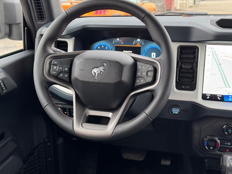 Ford Bronco Vehicle Full-screen Gallery Image 14