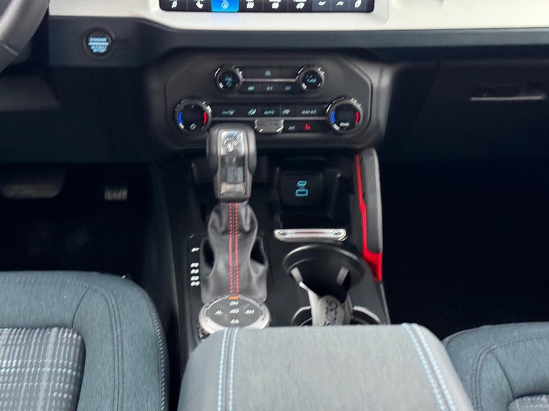 Ford Bronco Vehicle Full-screen Gallery Image 16