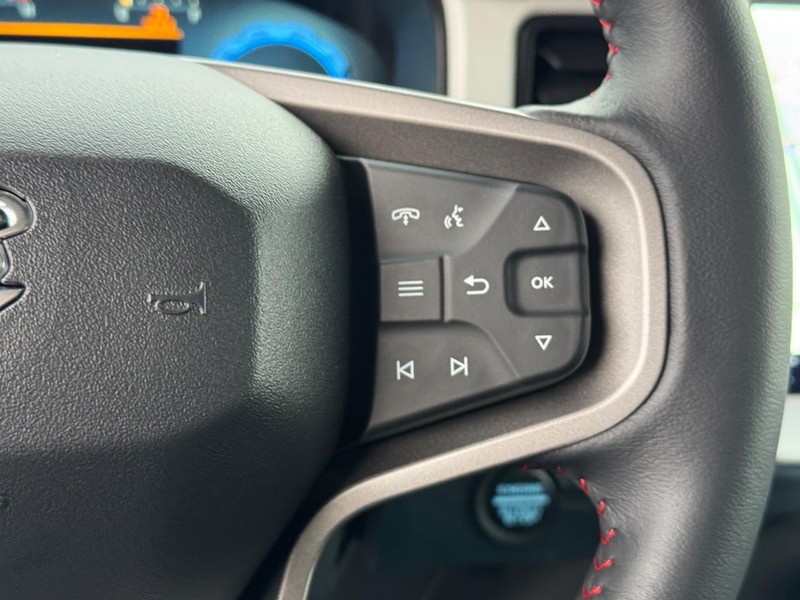 Ford Bronco Vehicle Full-screen Gallery Image 21