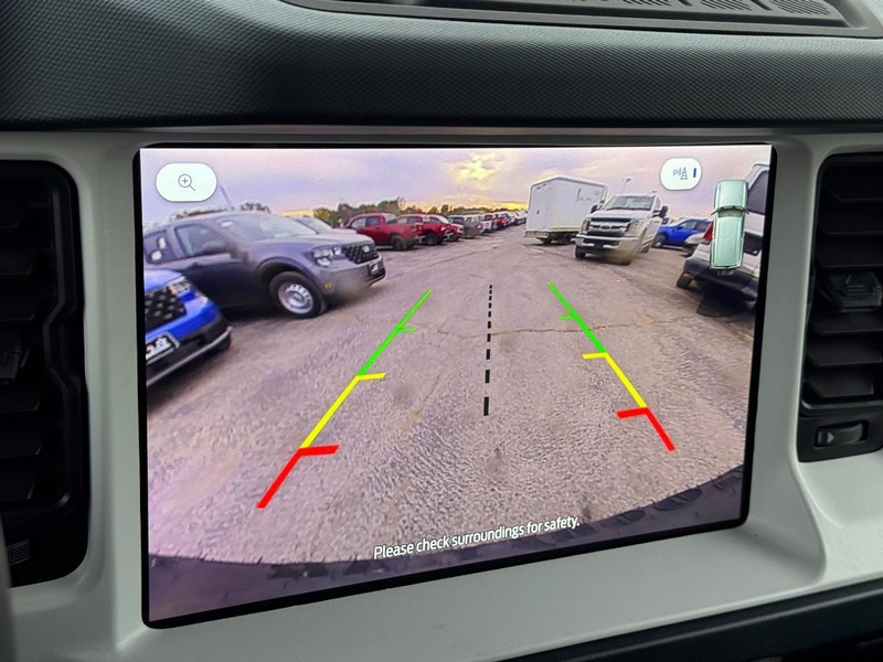 Ford Bronco Vehicle Full-screen Gallery Image 24