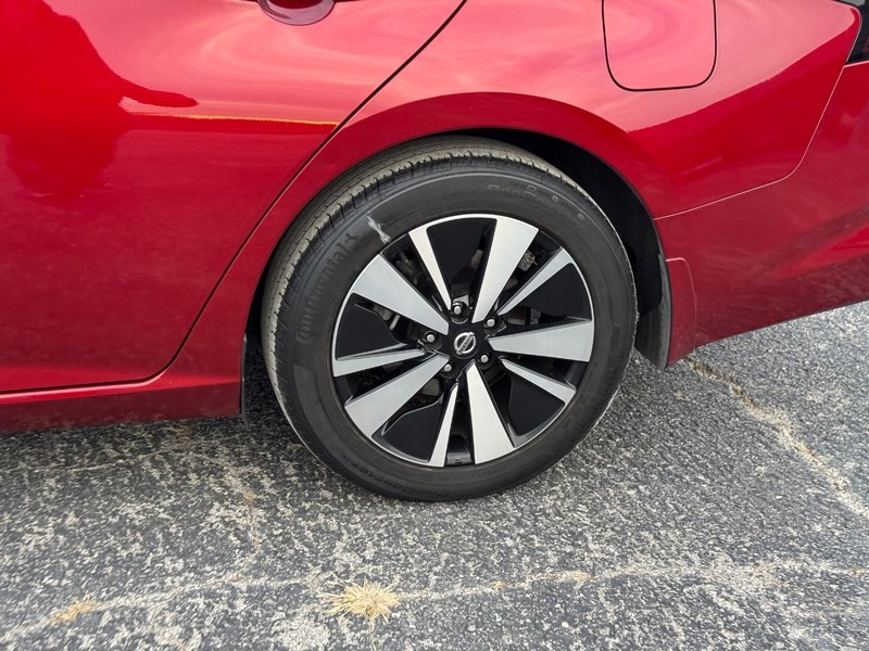 Nissan Altima Vehicle Image 11