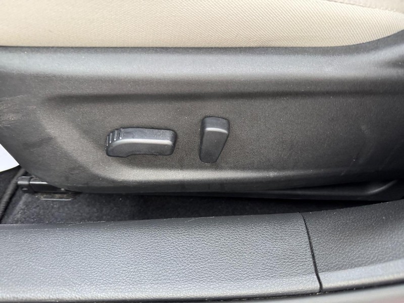 Nissan Altima Vehicle Image 16