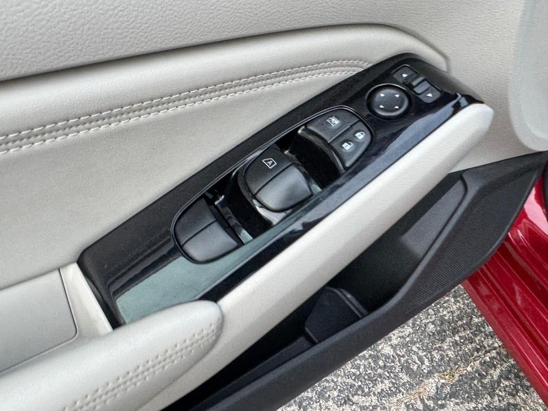 Nissan Altima Vehicle Image 17