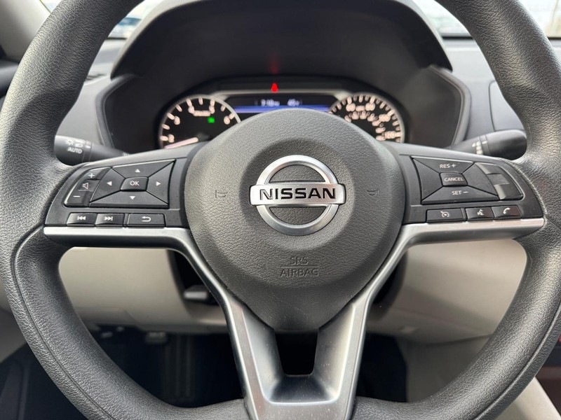 Nissan Altima Vehicle Image 18