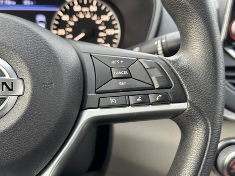 Nissan Altima Vehicle Image 20