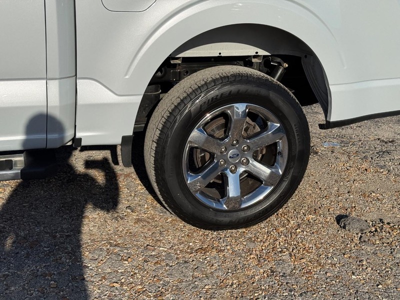 Ford F-150 Vehicle Full-screen Gallery Image 11