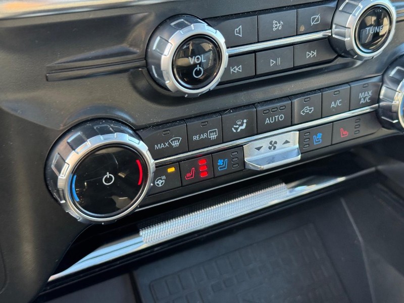 Ford F-150 Vehicle Full-screen Gallery Image 24