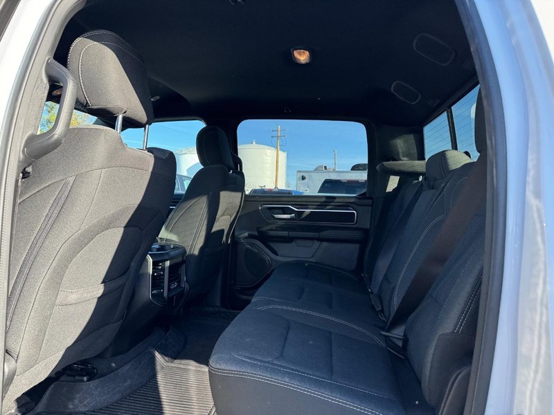 Ram 1500 Vehicle Full-screen Gallery Image 12