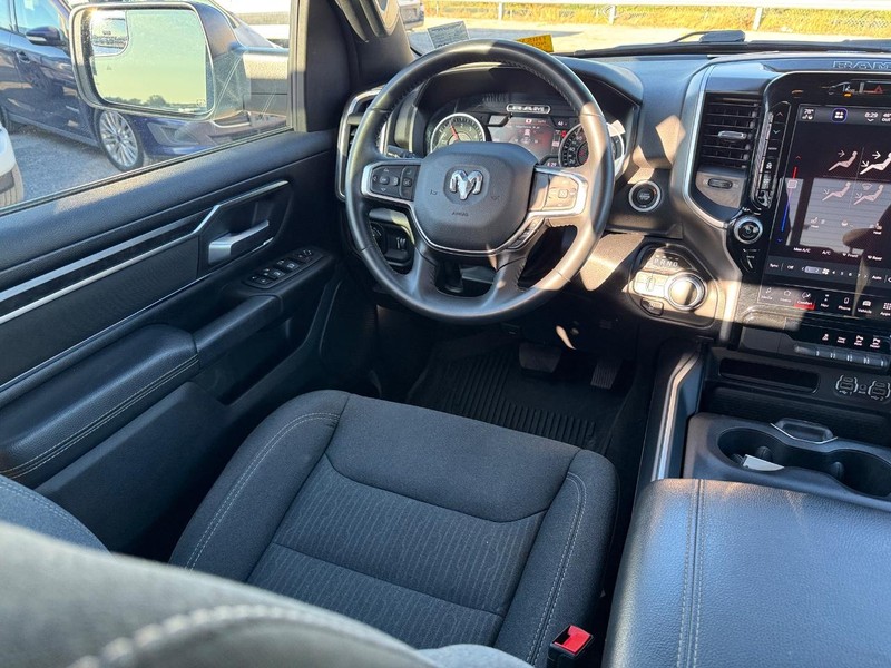 Ram 1500 Vehicle Full-screen Gallery Image 13