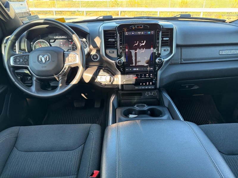 Ram 1500 Vehicle Full-screen Gallery Image 14