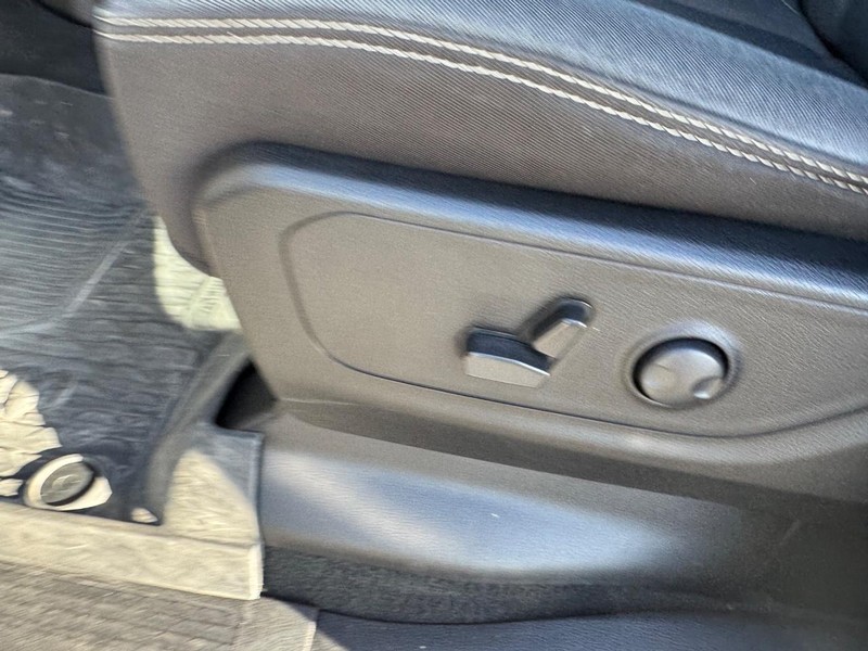 Ram 1500 Vehicle Full-screen Gallery Image 16