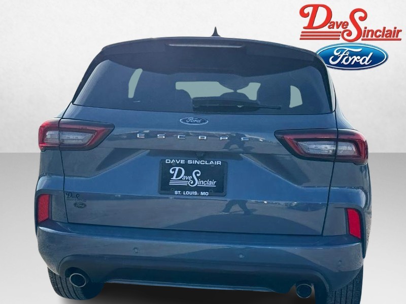 Ford Escape Vehicle Full-screen Gallery Image 08