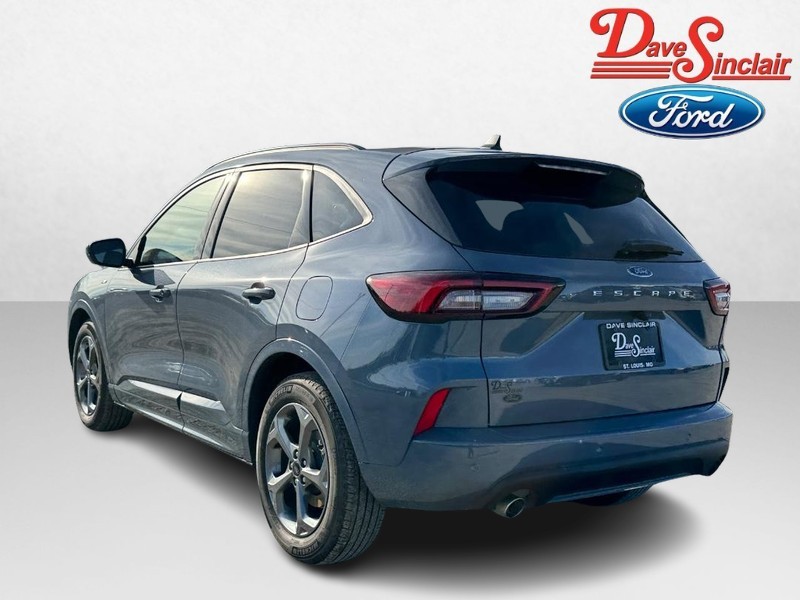 Ford Escape Vehicle Full-screen Gallery Image 09