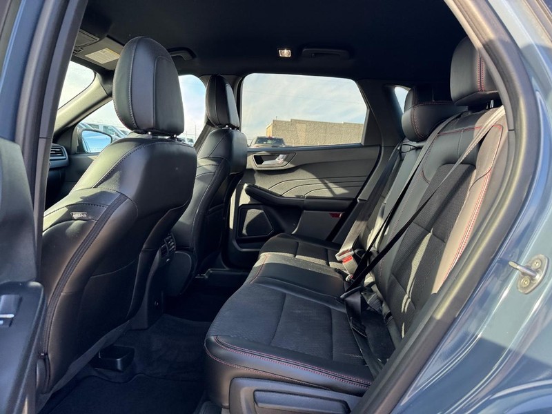 Ford Escape Vehicle Full-screen Gallery Image 12